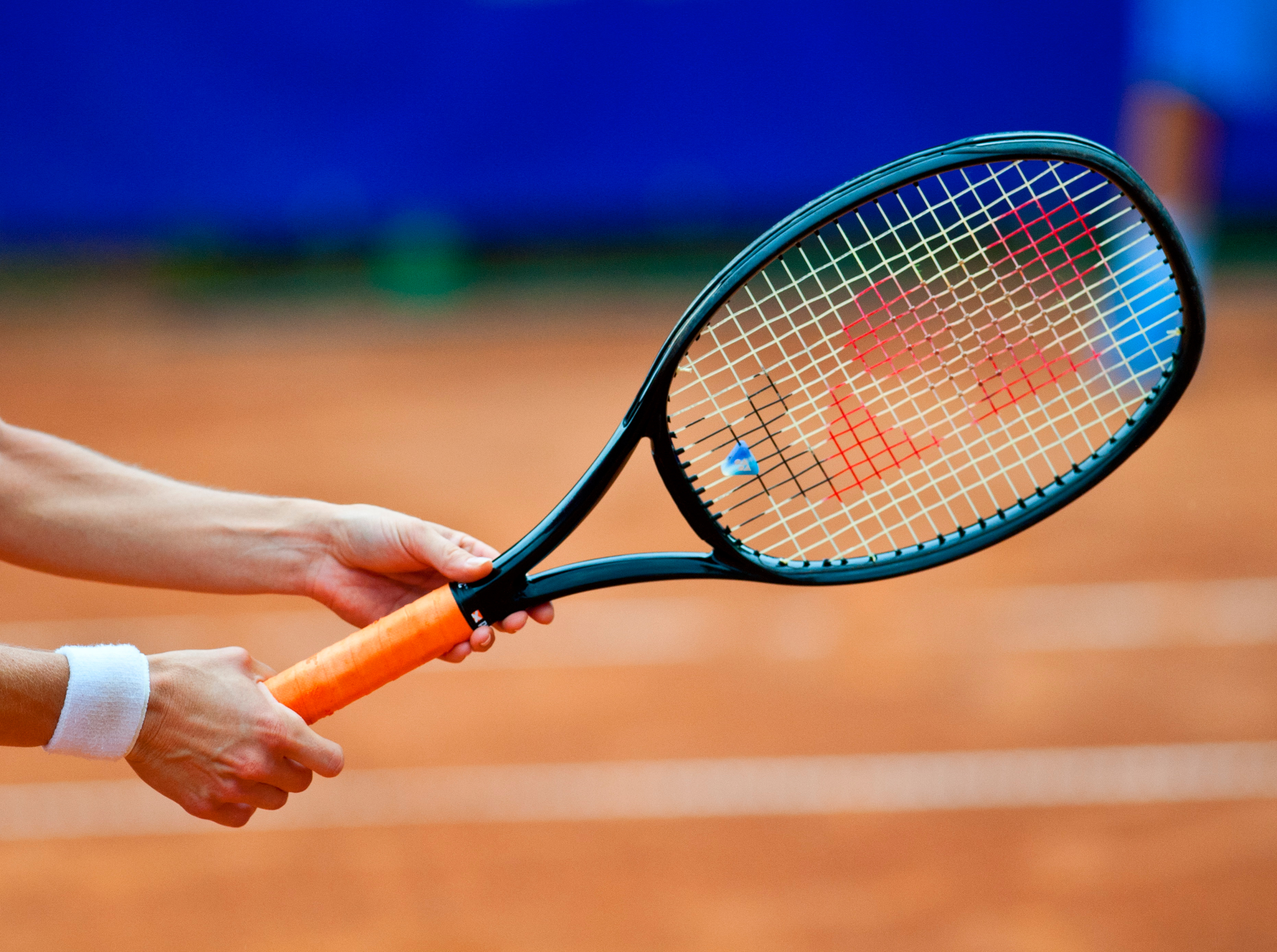 テニスでトップスピンをかけるグリップの握り方 テニスの悩みを解決するコツと練習方法