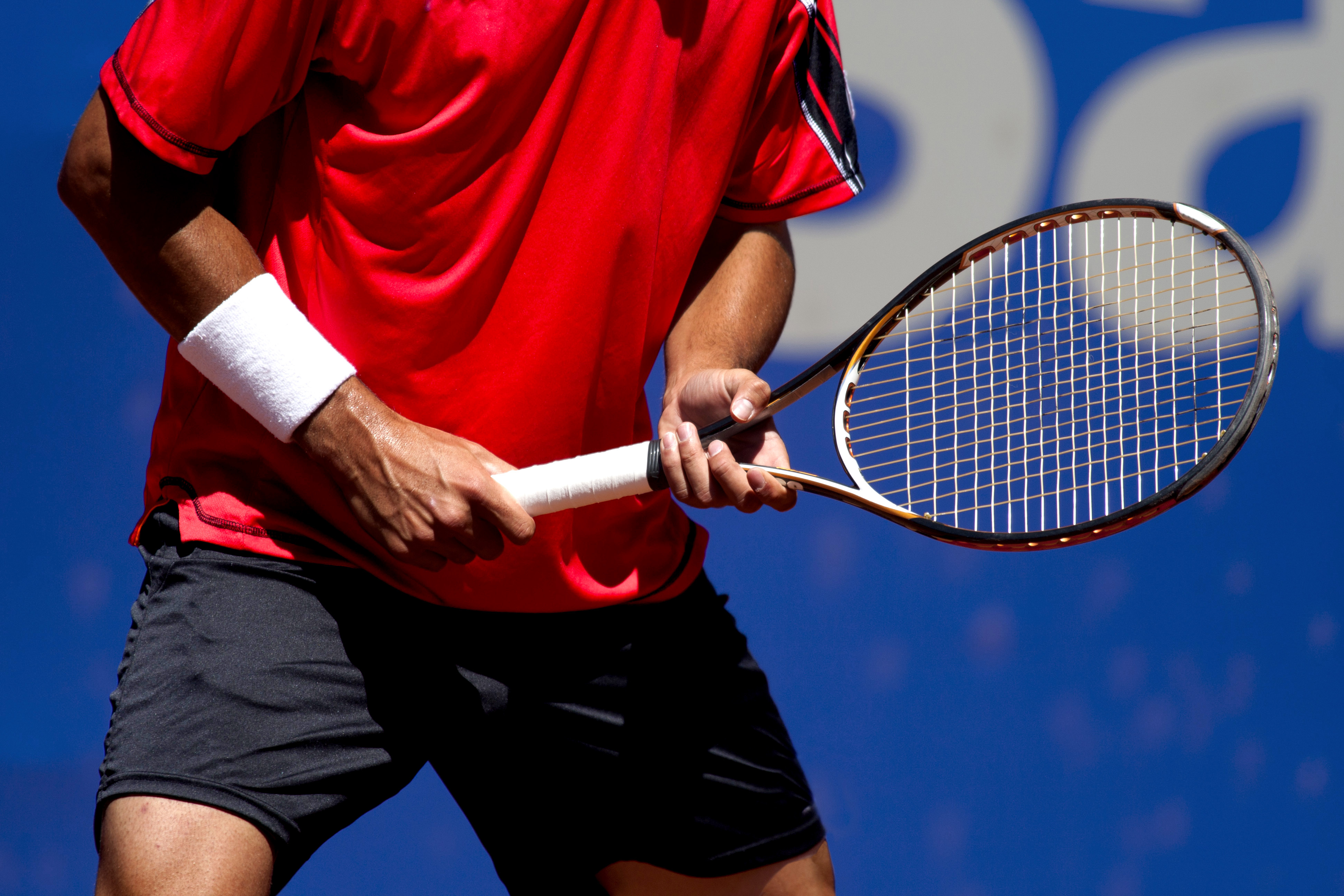 テニス 左手には重要な意味がある フォアハンド左手の使い方 テニスの悩みを解決するコツと練習方法