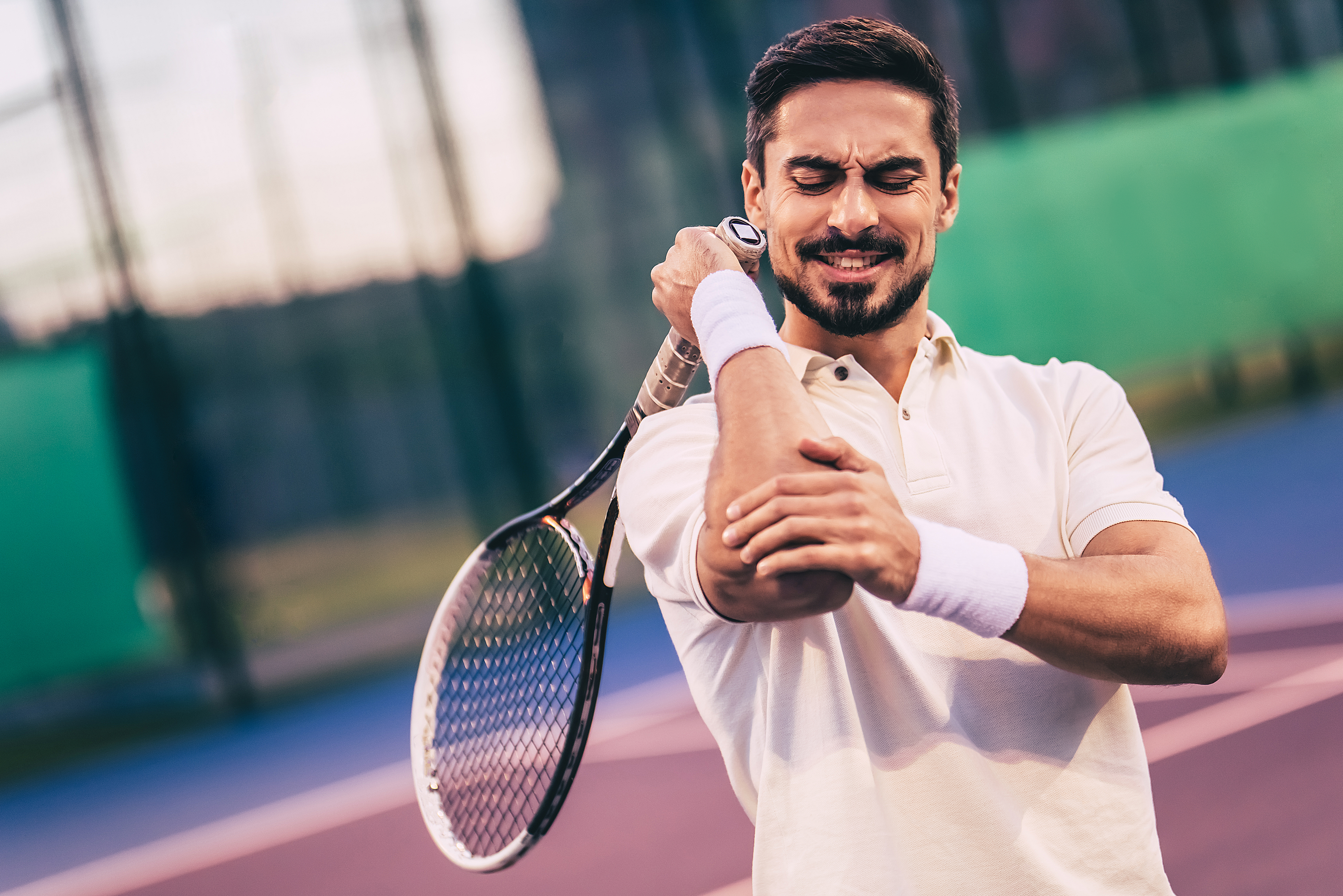 テニスで肘の痛みを感じたら 自宅で治せるストレッチ法 ワオブロ